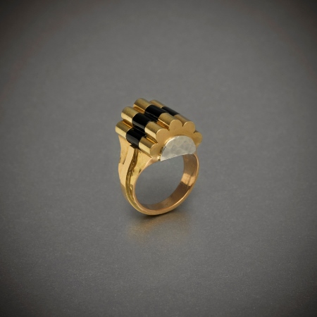 Despres - 18ct gold ring of five onyx and gold "rods" on hammered gold shoulders
